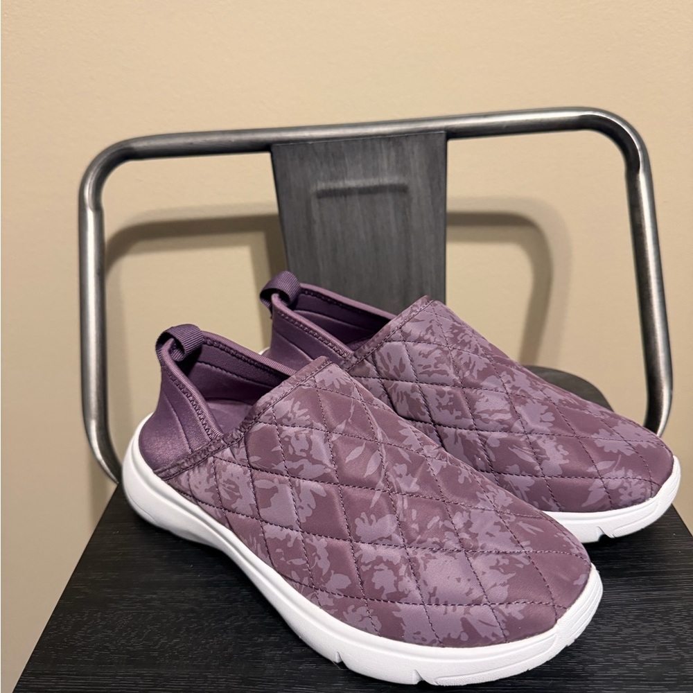 Vera Bradley VB Cloud Convertible Slip-On Shoes Purple Tonal Floral Quilted Sz 7 - Picture 13 of 13